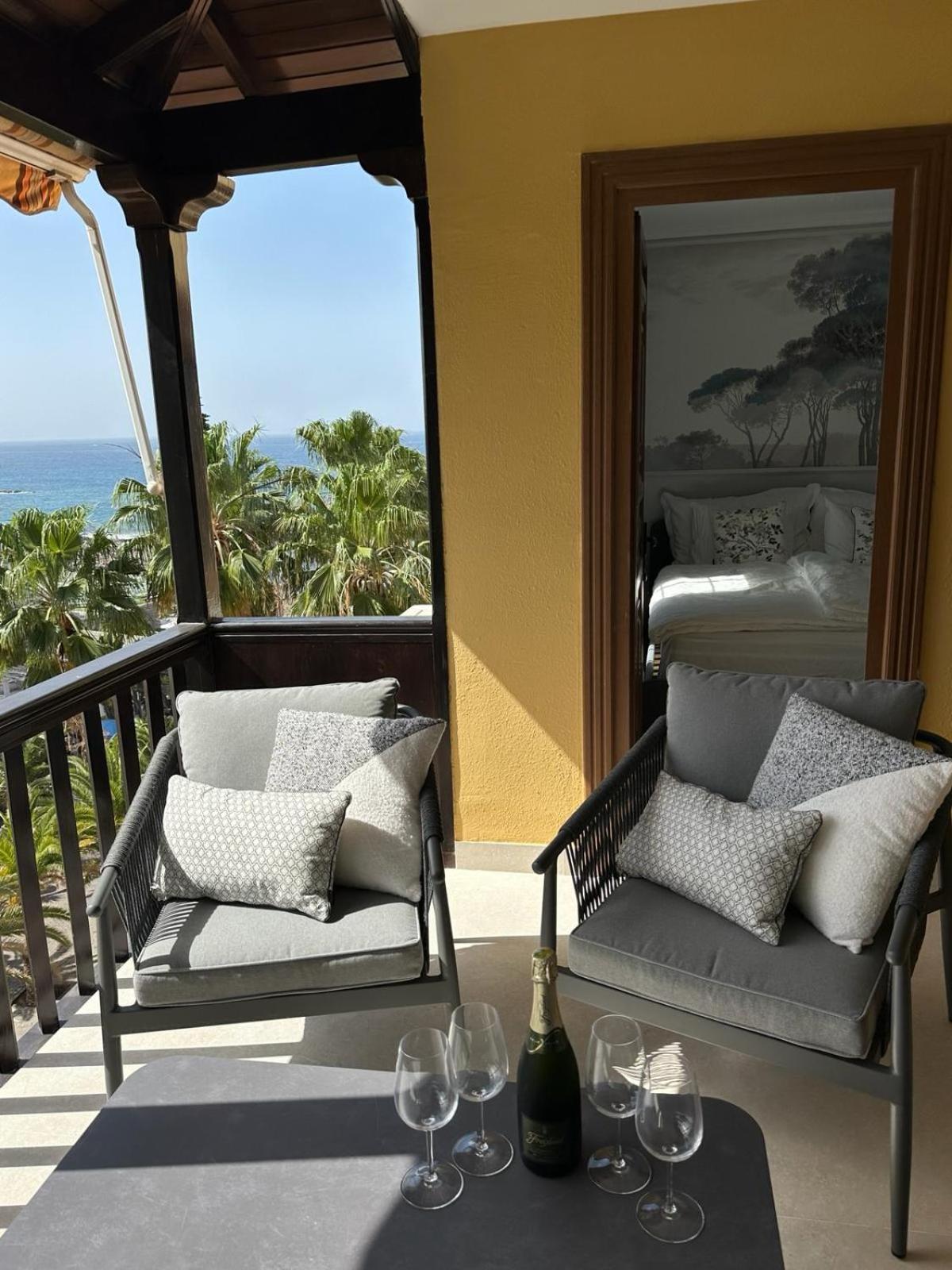 Apartamento Amarillo Oceanview Playa Feñabe エクステリア 写真